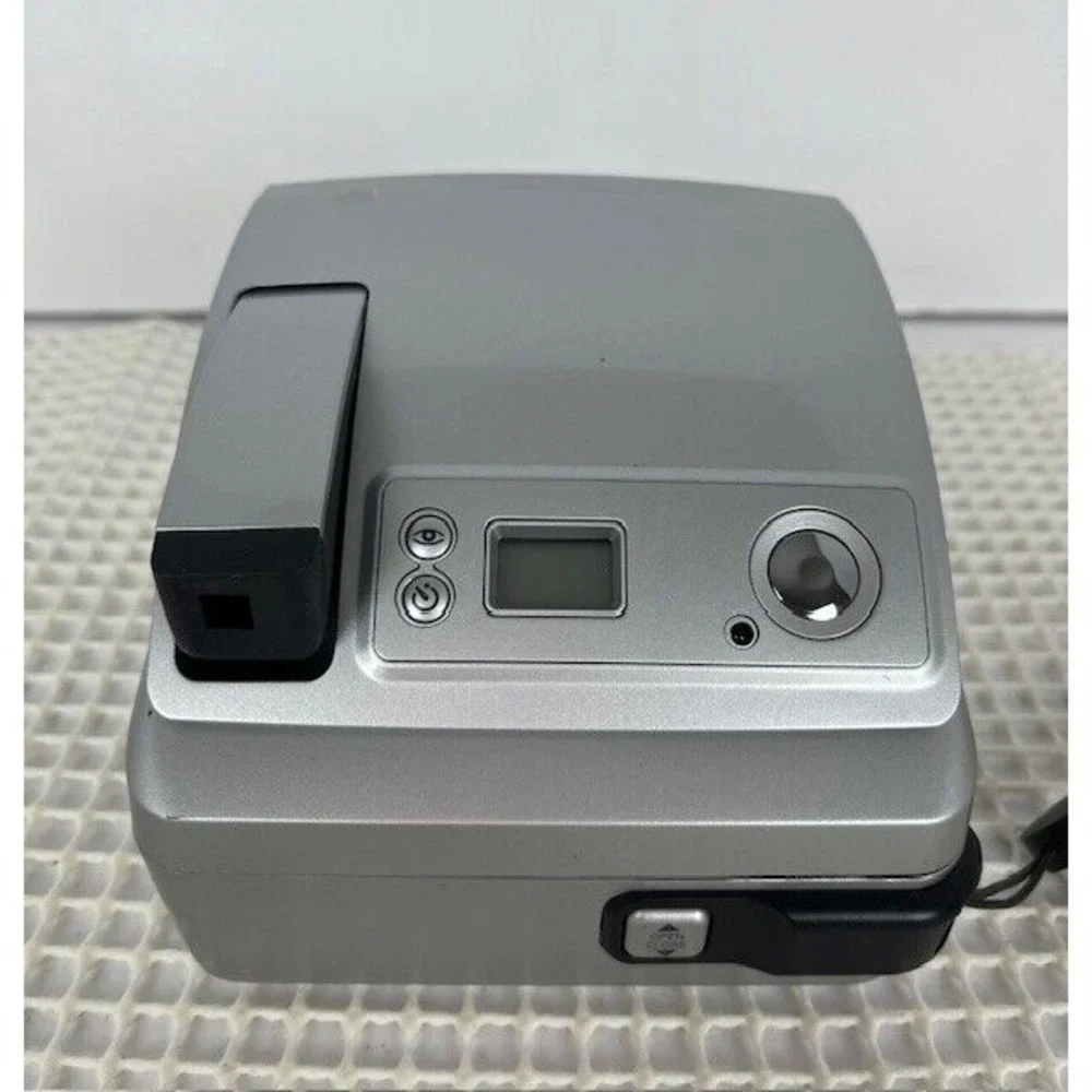 Vintage Polaroid One600 Folding Instant Camera‎ Silver w/ a bag-UNTESTED